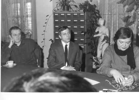 Konferencja prasowa w czytelni biblioteki ms, od lewej x, Grzegorz Kacprzak (wicedyrektor ms), Jolanta Sadowska (Pracownia Fotograficzna)